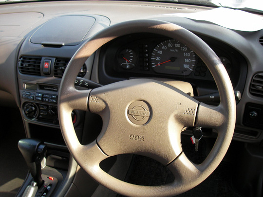 2000 Nissan Sunny Pics