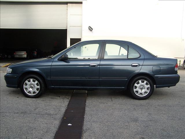 2000 Nissan Sunny Pictures