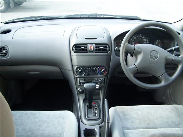 2000 Nissan Sunny Photos