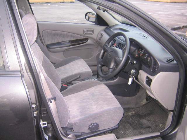 2000 Nissan Sunny Pictures