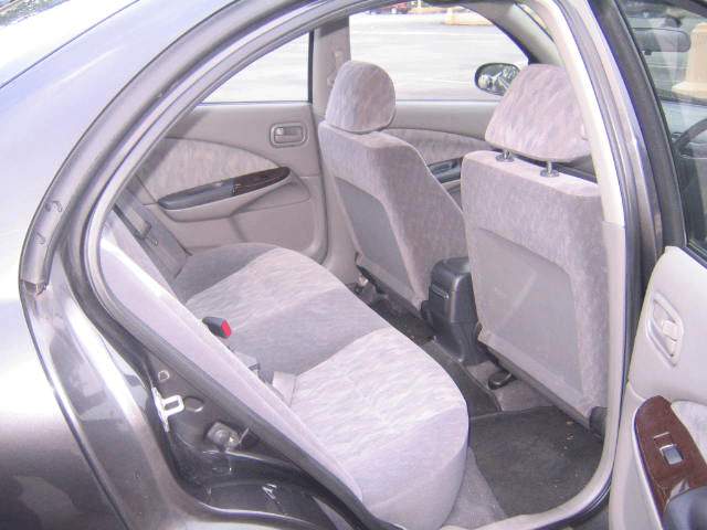 2000 Nissan Sunny Photos