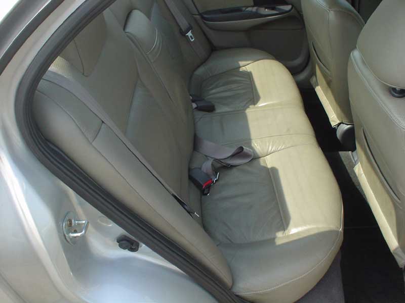 2000 Nissan Sunny Pictures