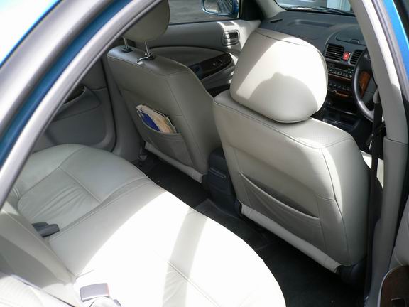 2000 Nissan Sunny Pictures