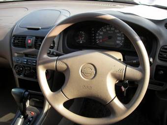 2000 Nissan Sunny Pictures