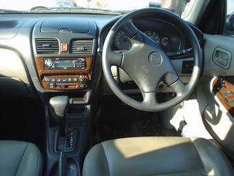 2000 Nissan Sunny Photos