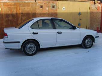 2000 Nissan Sunny Pictures