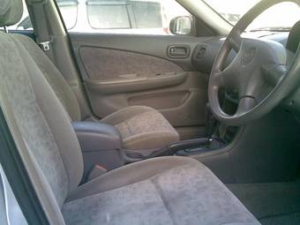 2000 Nissan Sunny Pictures