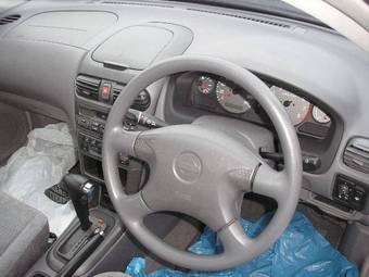 2000 Nissan Sunny Photos