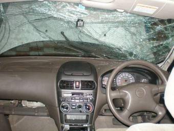 2000 Nissan Sunny Pictures