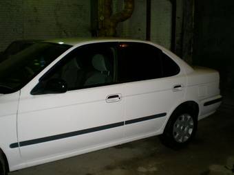 2000 Nissan Sunny Pictures