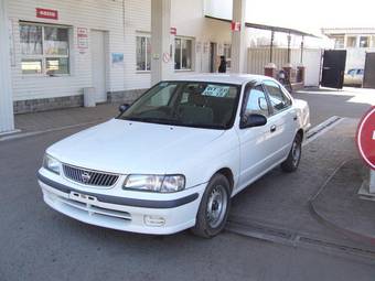 2000 Nissan Sunny Pictures