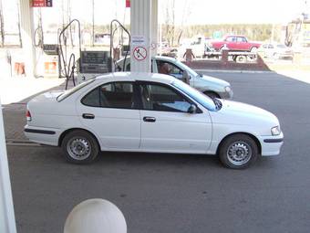 2000 Nissan Sunny Photos