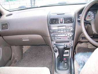 2000 Nissan Sunny Images