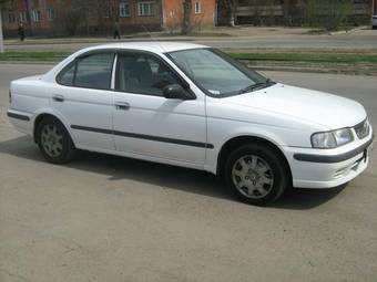 2000 Nissan Sunny Pictures