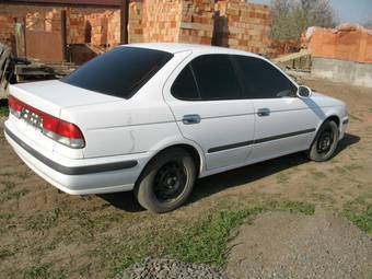 2000 Nissan Sunny Photos