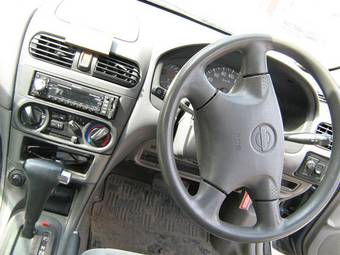 2000 Nissan Sunny Photos