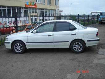 2000 Nissan Sunny Photos