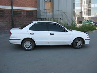 2000 Nissan Sunny Photos