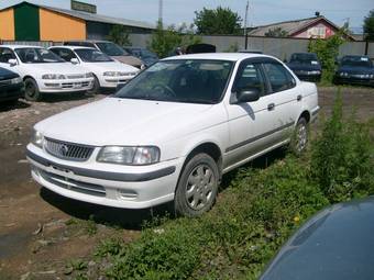 2000 Nissan Sunny Photos