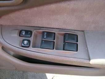 2000 Nissan Sunny Wallpapers