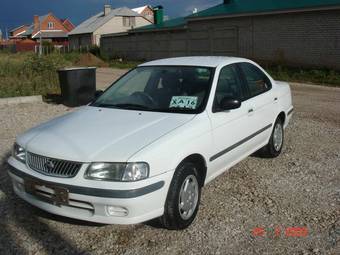 2000 Nissan Sunny Photos