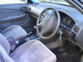 2000 Nissan Sunny Wallpapers