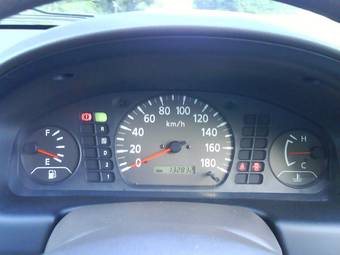 2000 Nissan Sunny Images