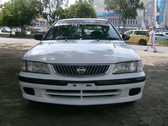 2000 Nissan Sunny Pictures