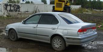 2000 Nissan Sunny Photos