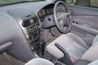 2000 Nissan Sunny Pictures