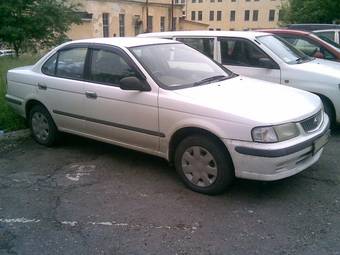 2000 Nissan Sunny Photos