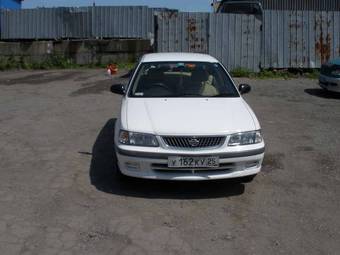 2000 Nissan Sunny Photos