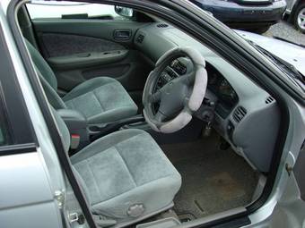 2000 Nissan Sunny Photos