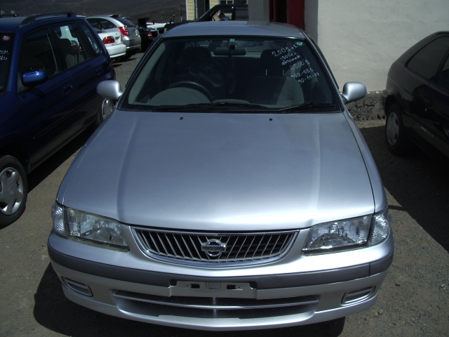 2001 Nissan Sunny Photos