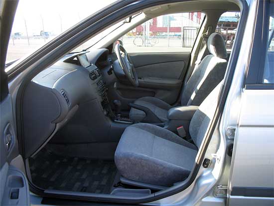 2001 Nissan Sunny Pictures