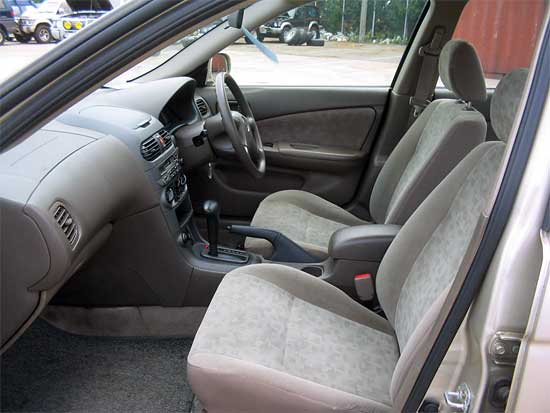 2001 Nissan Sunny Pictures