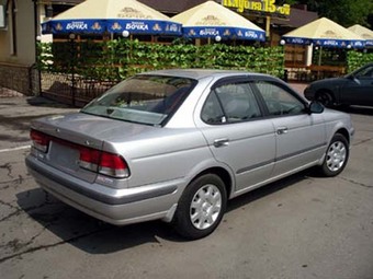 2001 Nissan Sunny Pictures