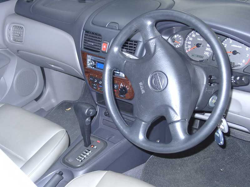 2001 Nissan Sunny Pictures