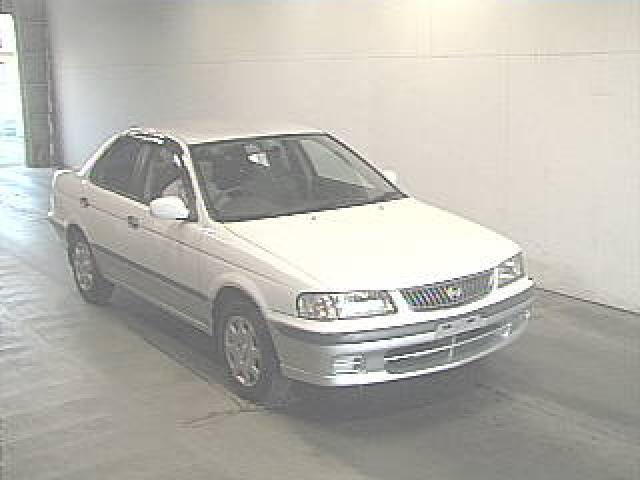 2001 Nissan Sunny Pictures