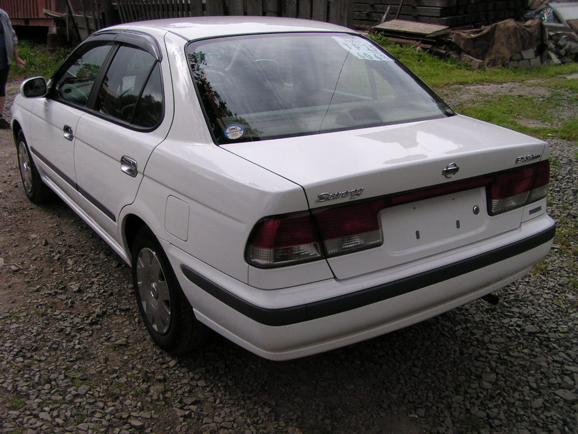 2001 Nissan Sunny Photos