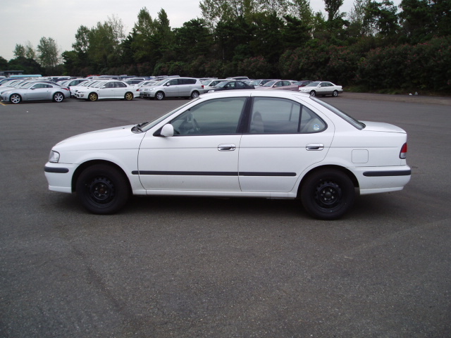 2001 Nissan Sunny Pictures