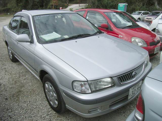 2001 Nissan Sunny Pictures