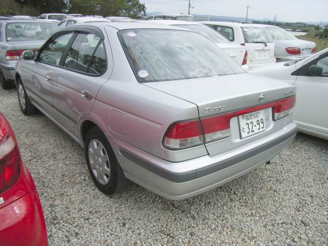 2001 Nissan Sunny Pictures