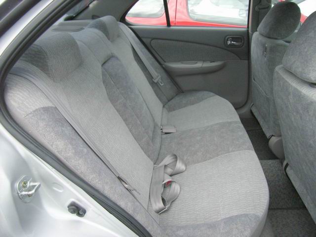 2001 Nissan Sunny Photos