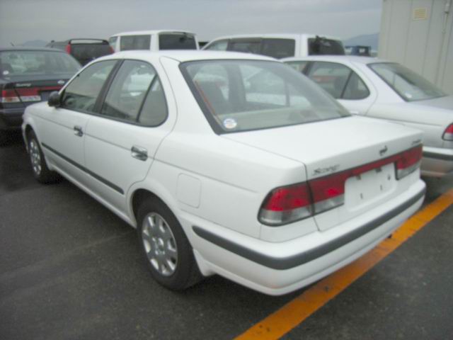 2001 Nissan Sunny Wallpapers