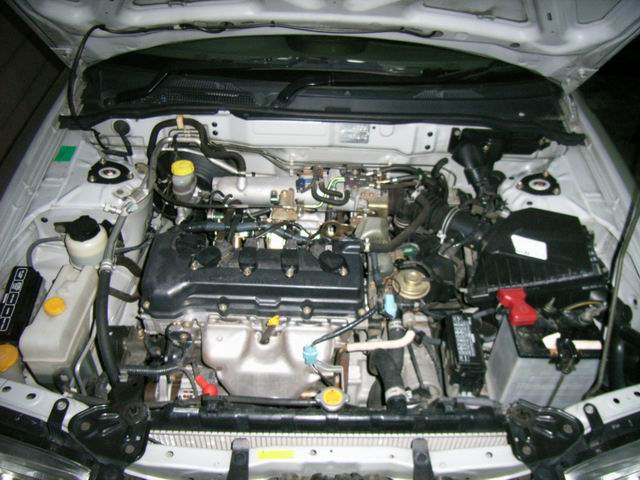 2001 Nissan Sunny Photos