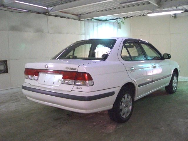2001 Nissan Sunny Photos