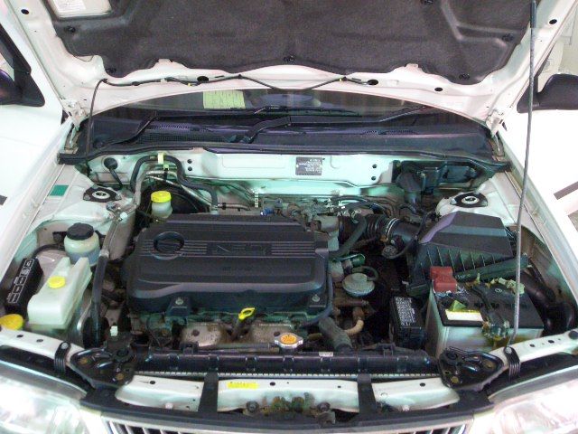 2001 Nissan Sunny Pictures