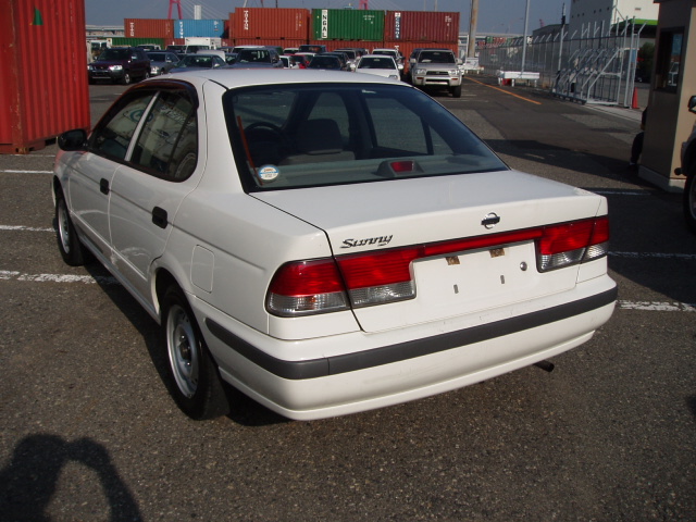 2001 Nissan Sunny Photos