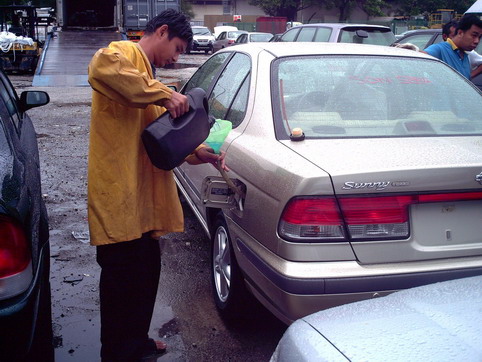 2001 Nissan Sunny Pictures
